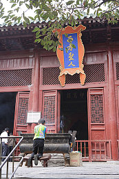 语文老师趴下让我c了一节课,语文课堂的神秘冒险：解开老师背后的惊喜秘密-3
