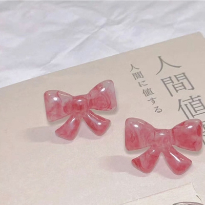 老汉把小莹按在车里做爰｜“60岁男子车内性侵14岁少女，社会震惊，未成年人保护警钟长鸣”-5